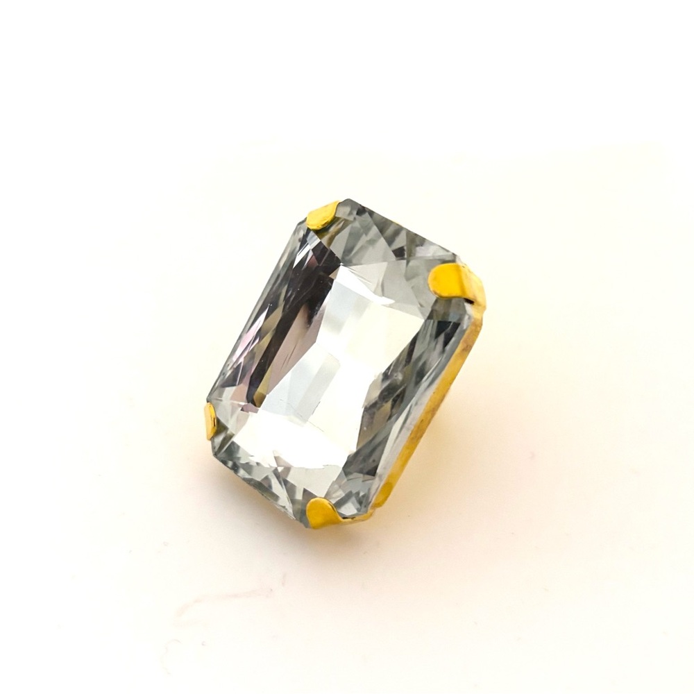 EXAGGERATED EXTRA LARGE CLEAR STONE FASHION RING IN A GOLD SETTING-NEW - Picture 4 of 5